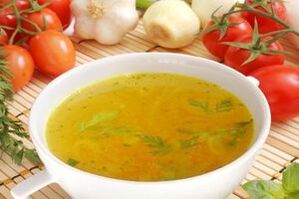 Brodo di pollo senza sale nella dieta da bere