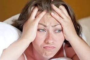 Il mal di testa è un effetto collaterale della dieta alcolica
