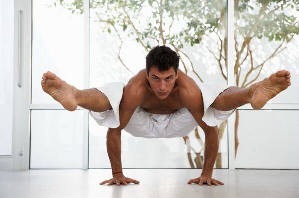 Oltre a perdere peso, il power yoga crea una bellissima definizione muscolare
